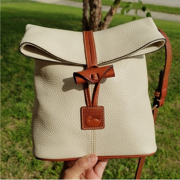 Dooney & Bourke Cream and Brown Crossbody toggle Bag festival boho - Picture 1 of 13